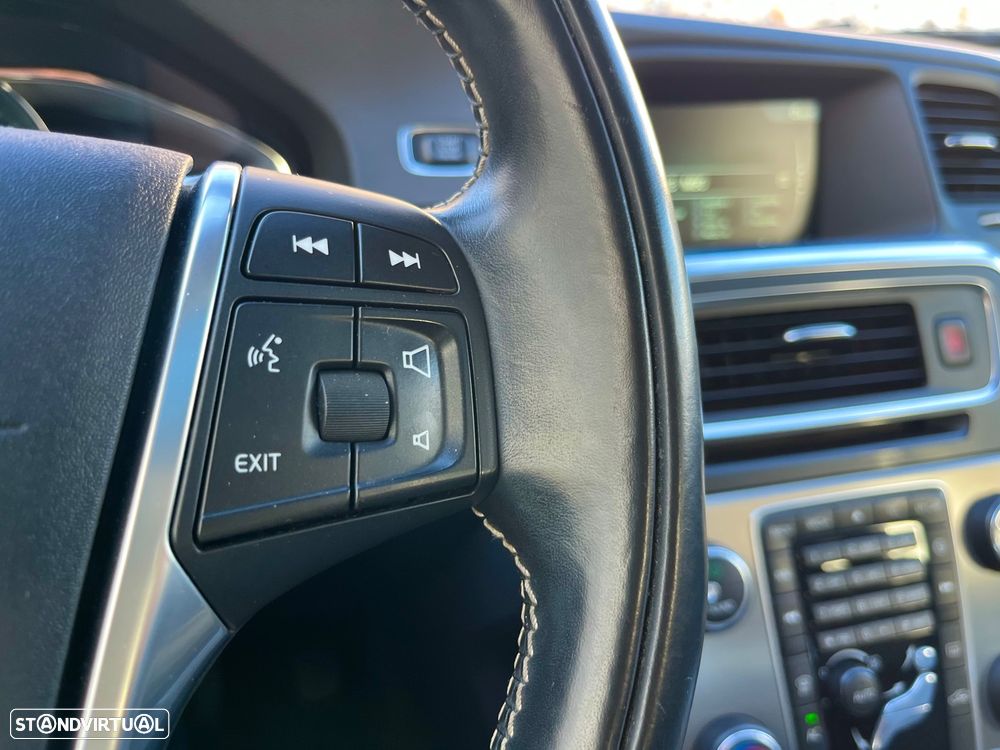 Volvo V60 D6 Plug-In-Hybrid AWD Geartronic Summum - 35