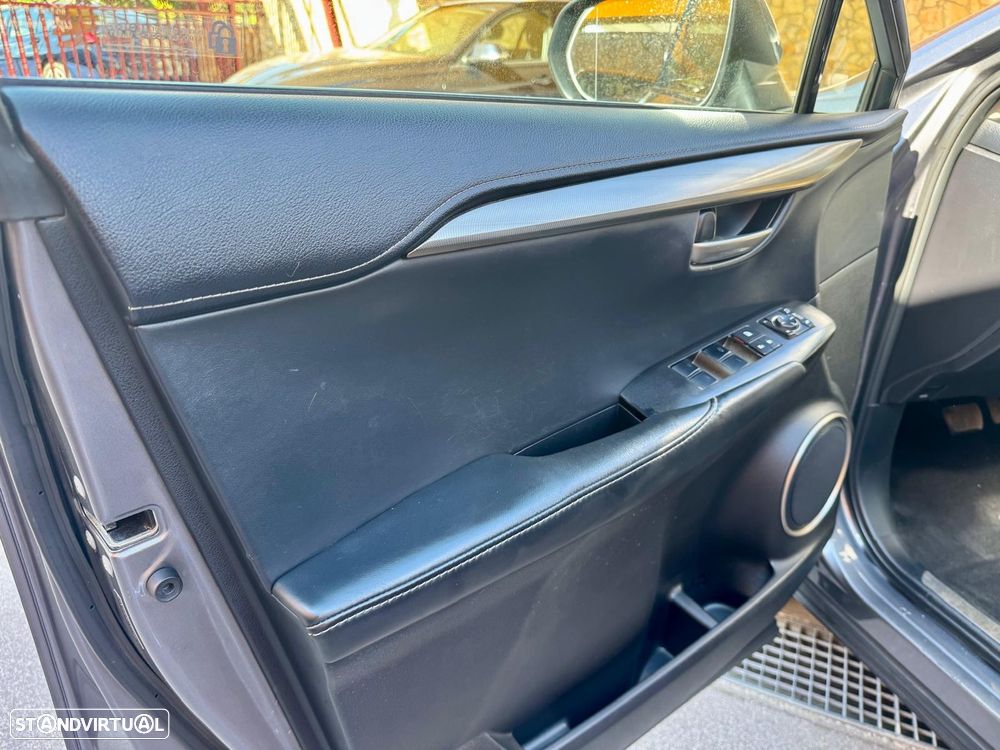 Lexus NX 300h Executive - 8