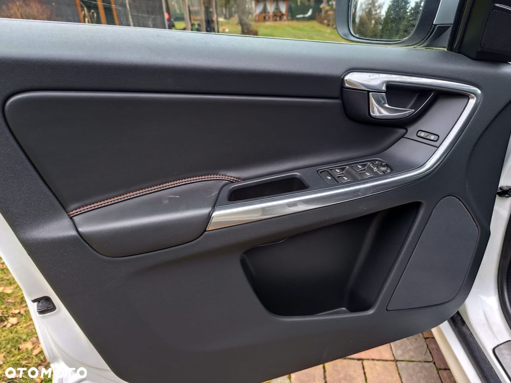 Volvo XC 60 D4 AWD Momentum - 11