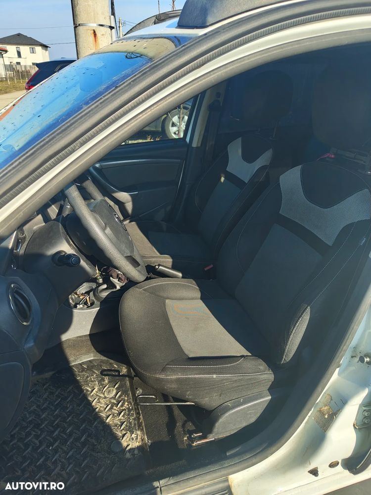 Dacia Duster 1.5 dCi 4x4 Laureate - 3