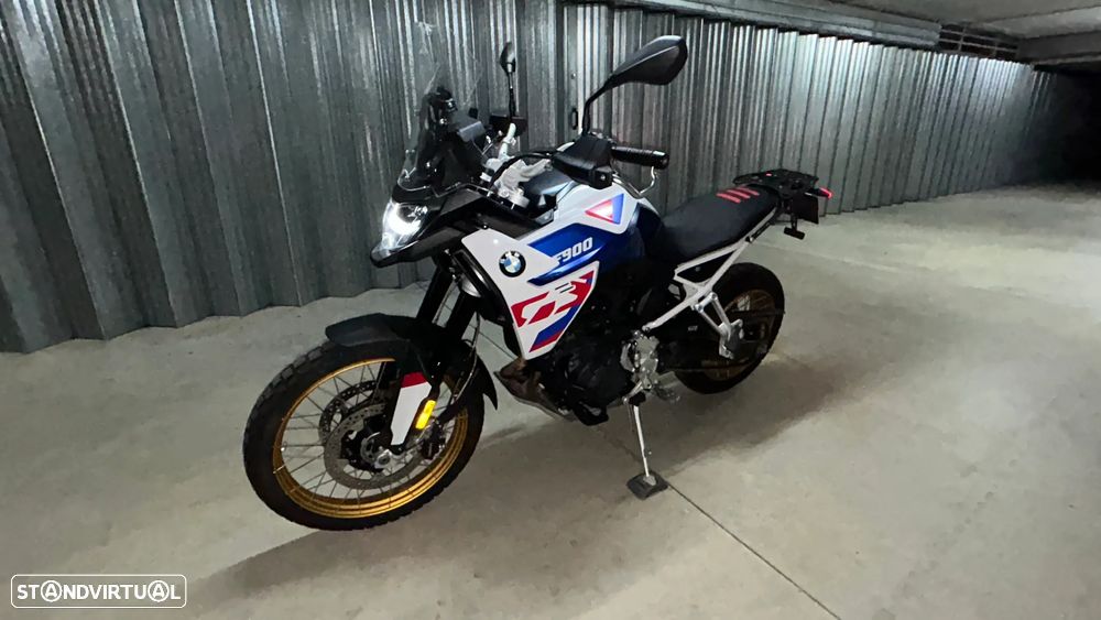 BMW F 900 GS Lightwhite / Racing Blue Metalizado (Versão GS Trophy) - 34