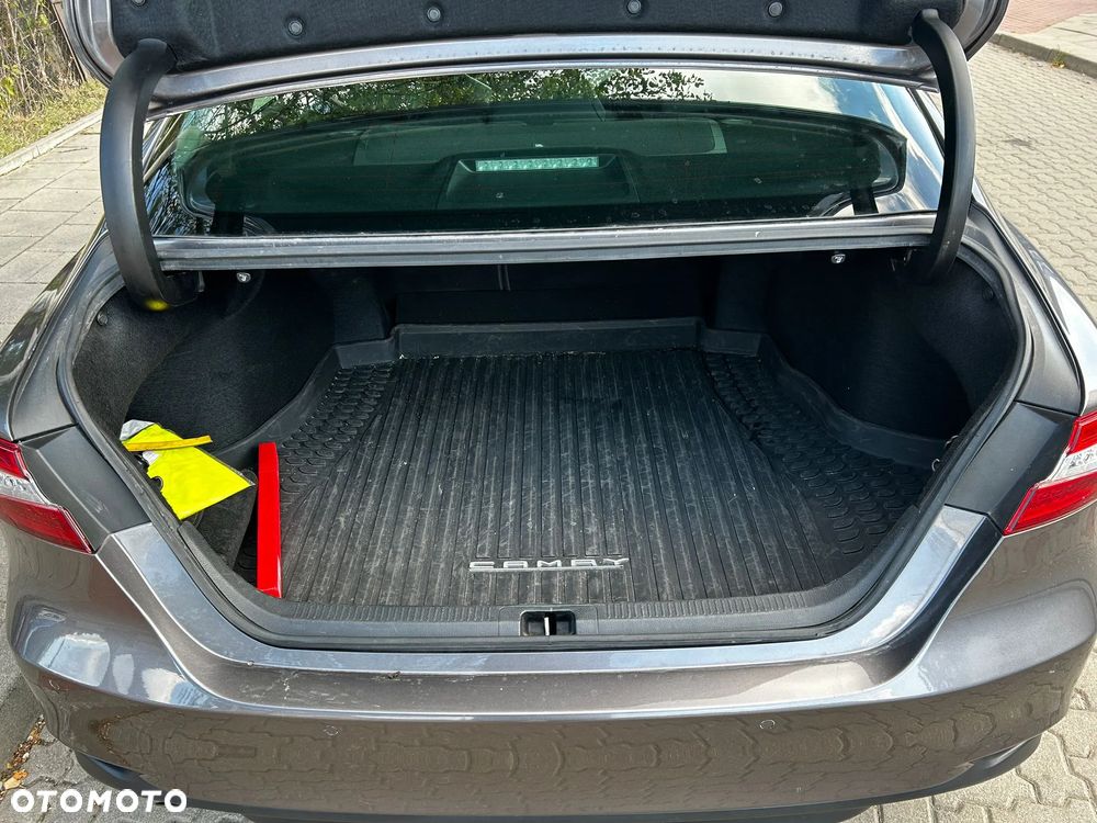 Toyota Camry Business Edition - 10