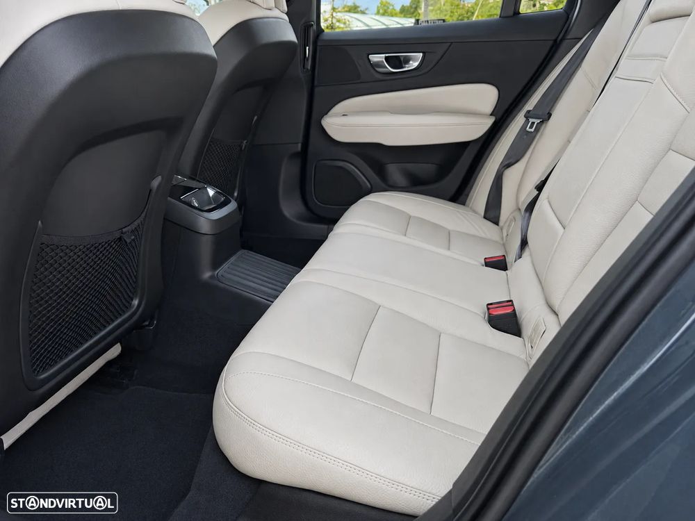 Volvo V60 2.0 T8 AWD TE Momentum Plus - 18