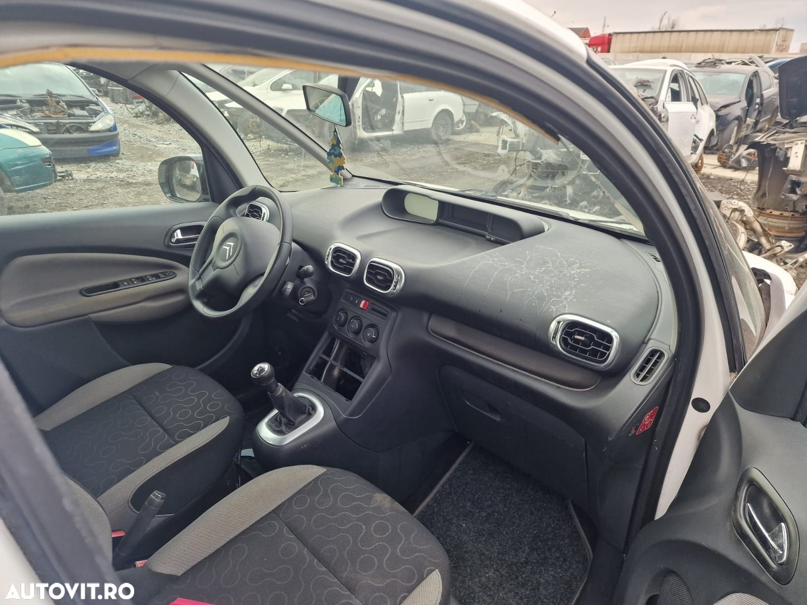 Dezmembram Citroen C3 Picasso 2011 1.4 benzina 8FP - 2