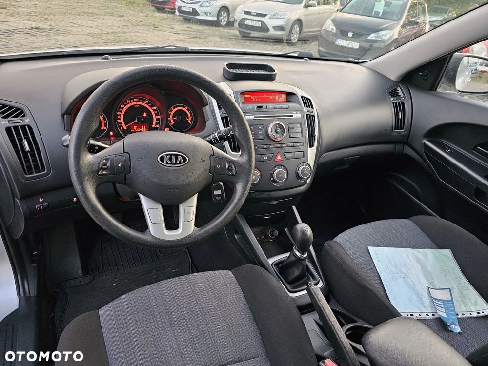 Kia Ceed - 14