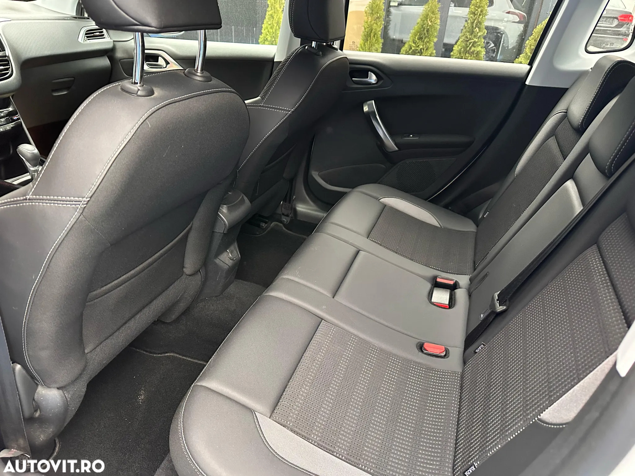 Peugeot 2008 1.2 PureTech Turbo EAT6 S&S Allure - 9
