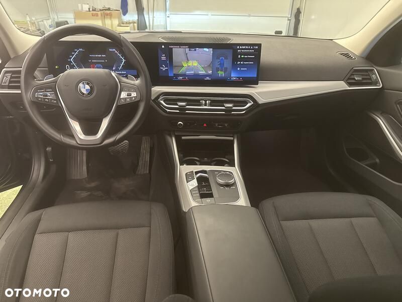 BMW Seria 3 320i sport - 22