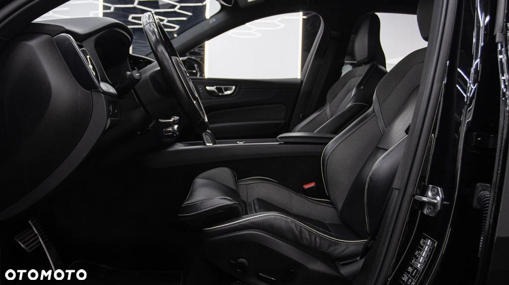 Volvo XC 60 B4 B R-Design - 17
