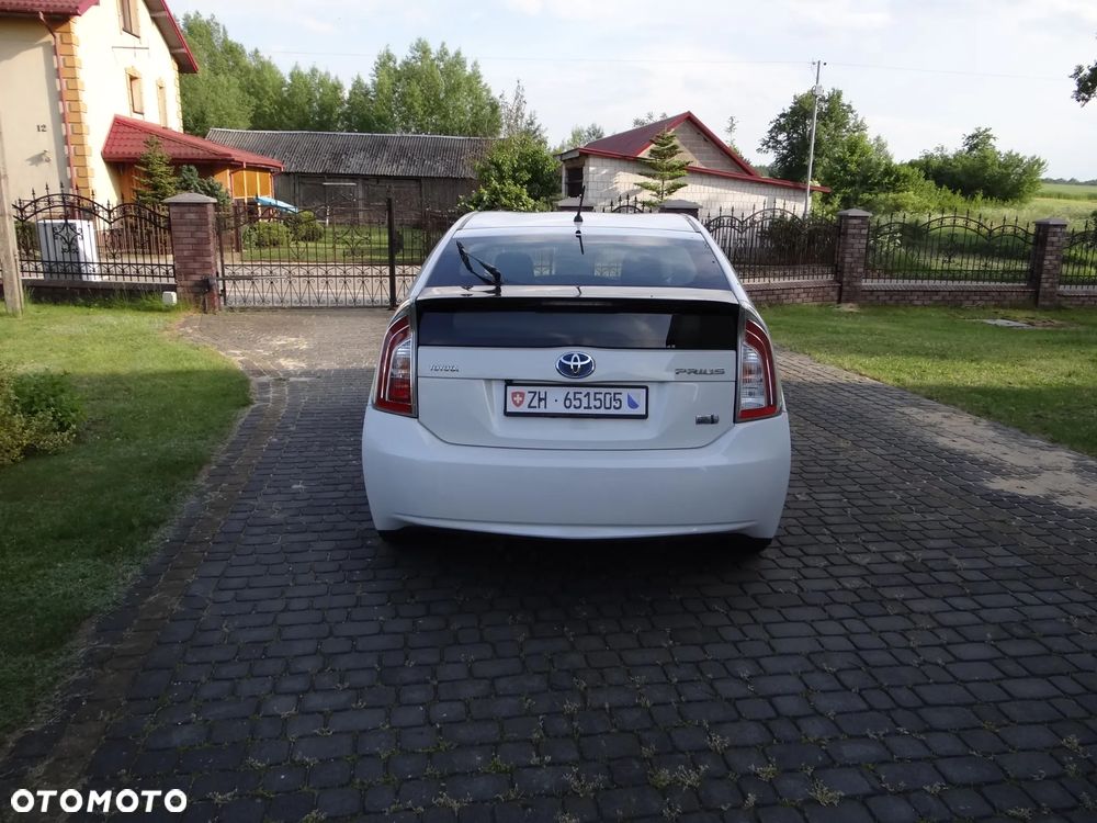 Toyota Prius ver-1-8-hsd-prestige - 4