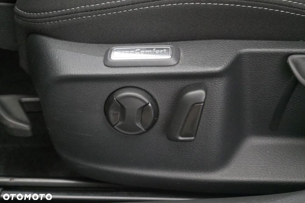 Volkswagen Passat Variant 2.0 TDI EVO Business - 26