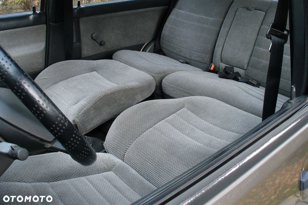 Nissan Prairie 2.0 SLX 5os - 5