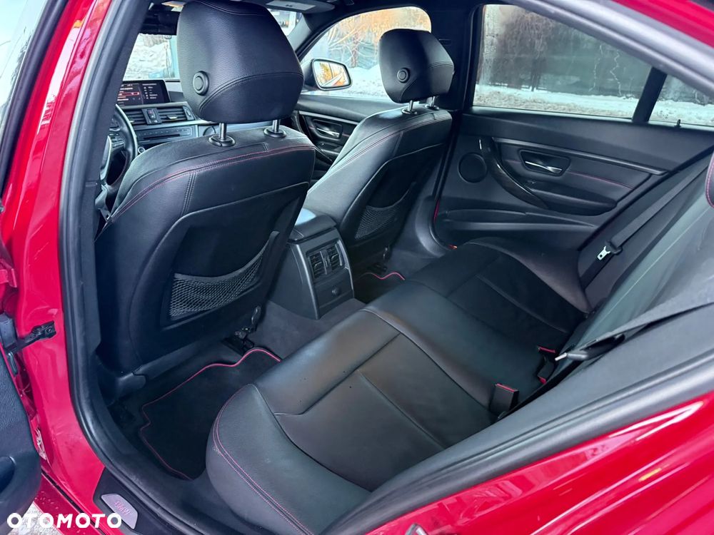 BMW Seria 3 335i Sport Line - 29