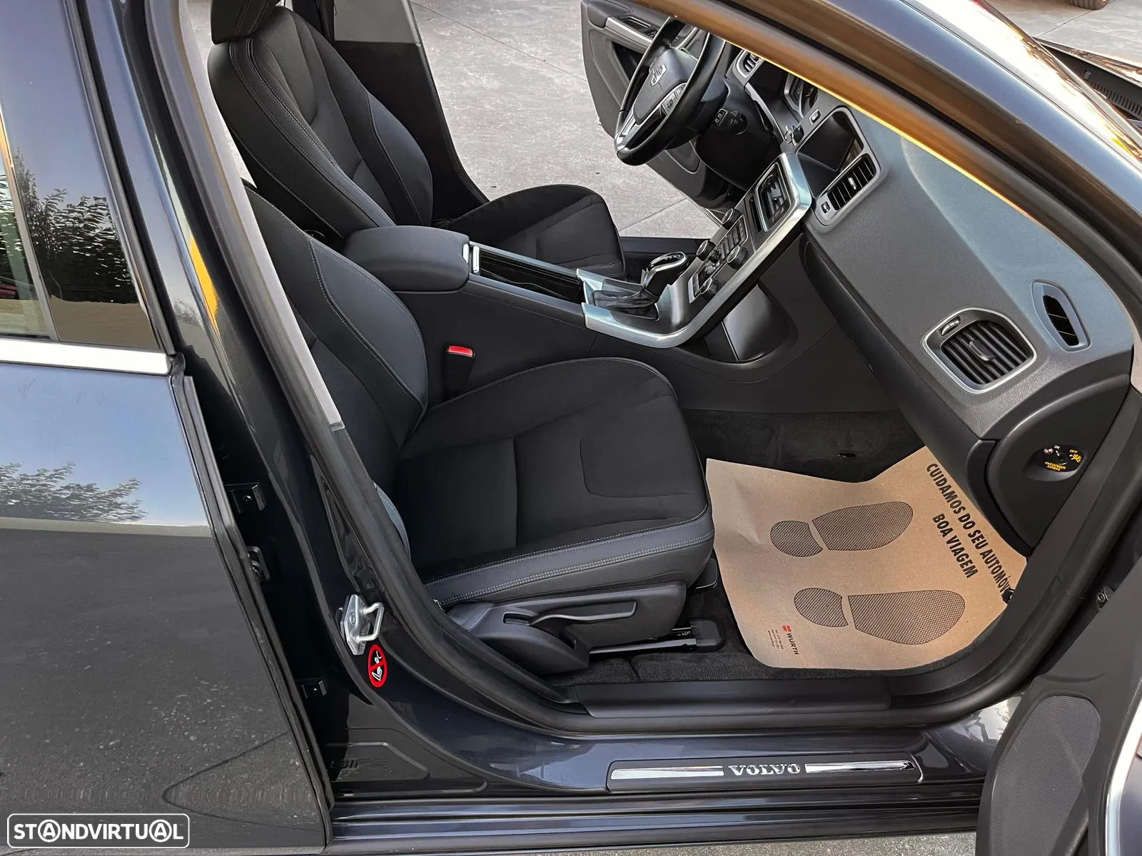 Volvo V60 1.6 D2 Momentum Eco Powershift - 36