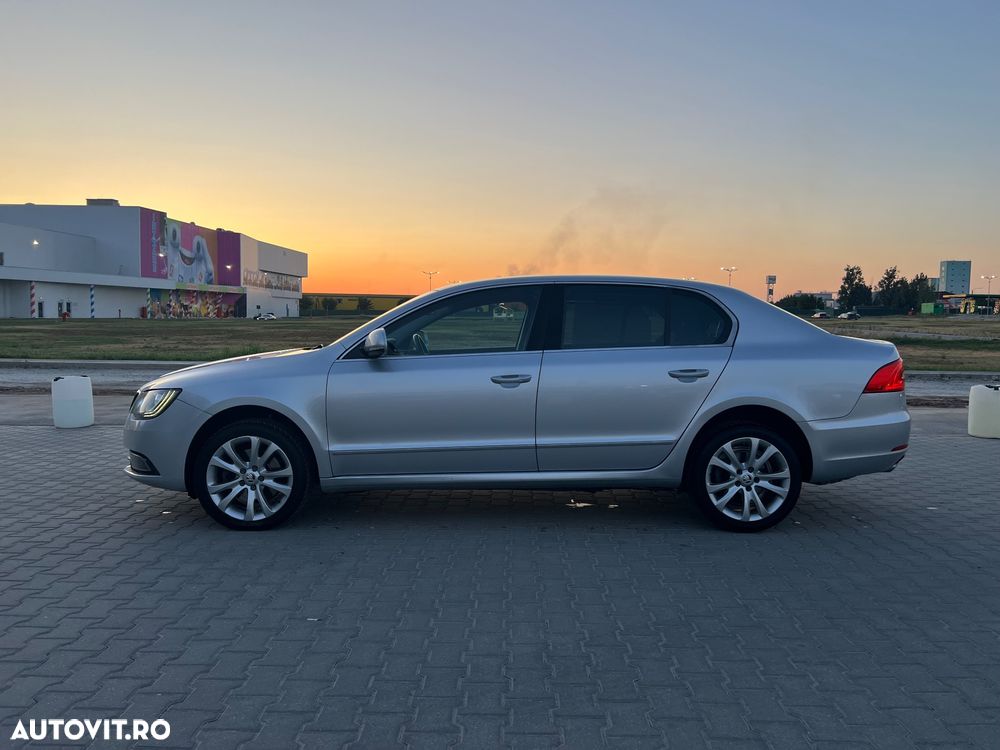 Skoda Superb Combi 2.0 TDI 4X4 Elegance - 6