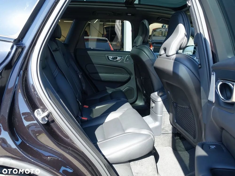 Volvo XC 60 T8 AWD Ultra Black Edition - 27