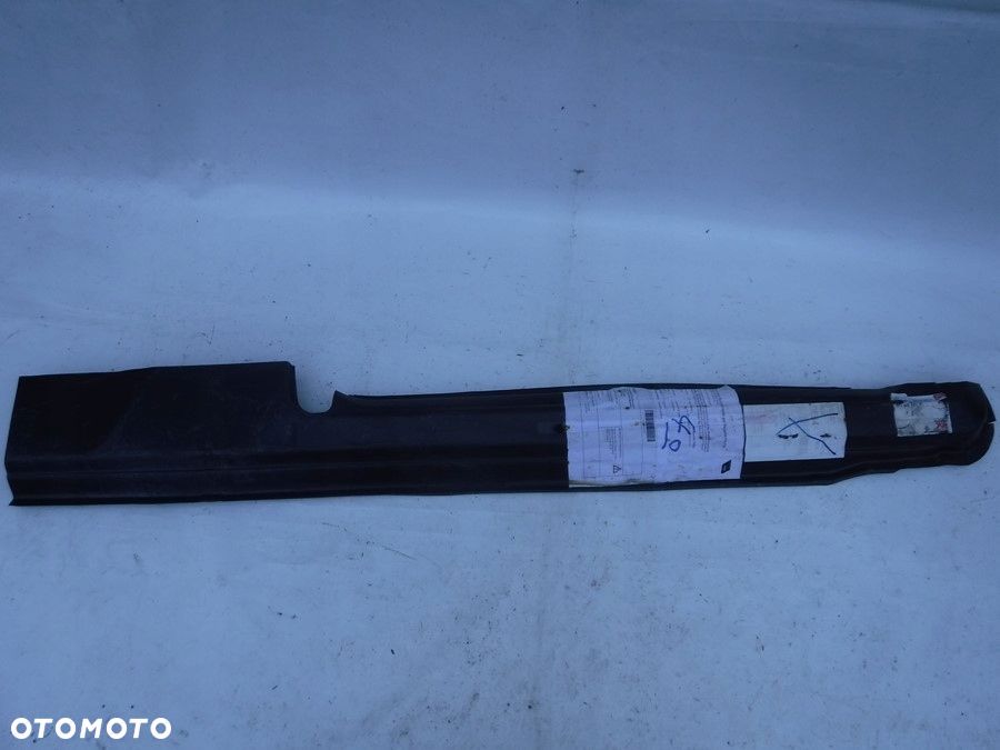 OPEL KADET D PRÓG PRAWY - 1