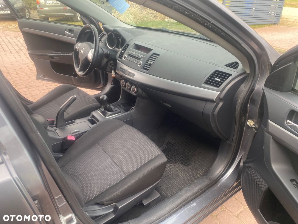 Mitsubishi Lancer 1.5 Inform - 8