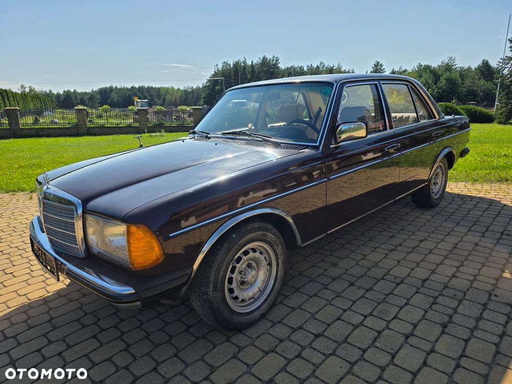 Mercedes-Benz W123 - 1