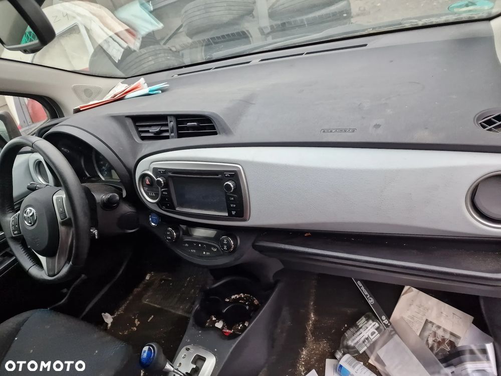 Konsola kokpit komplet orginal toyota Yaris III 11-15 - 2