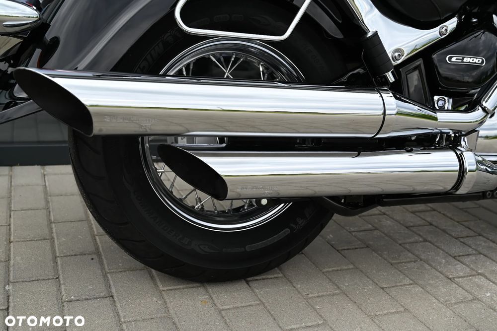 Suzuki Intruder - 35