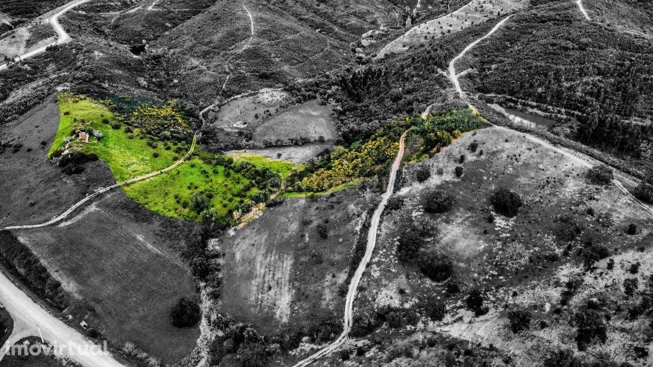 Vende-se ruína em terreno rústico - Grande imagem: 5/37