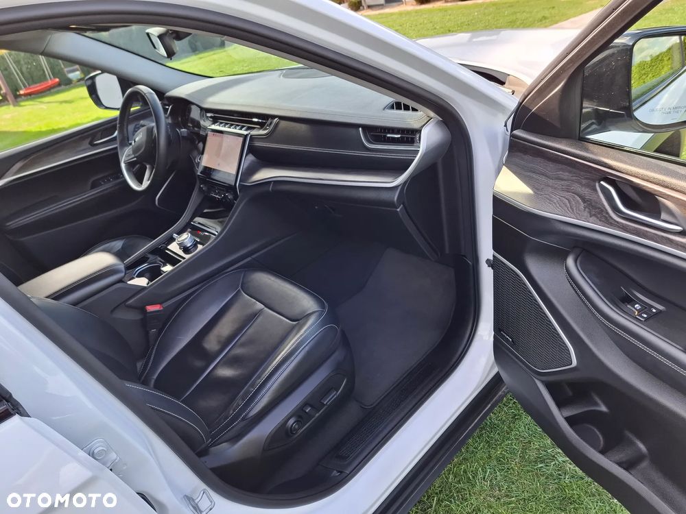 Jeep Grand Cherokee - 26