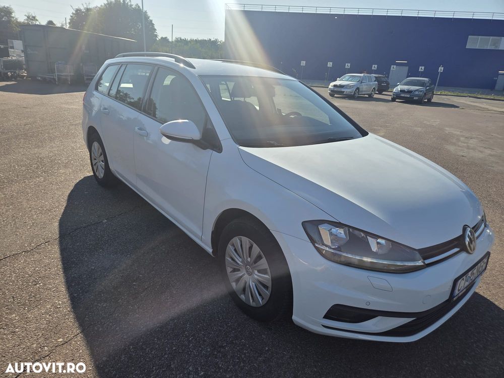 Volkswagen Golf - 1