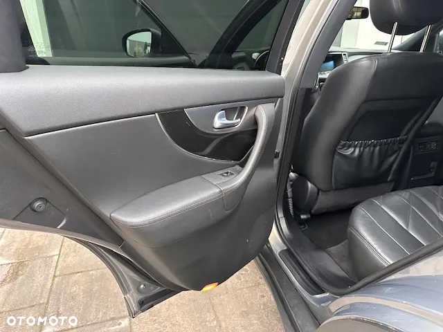 Infiniti FX - 12