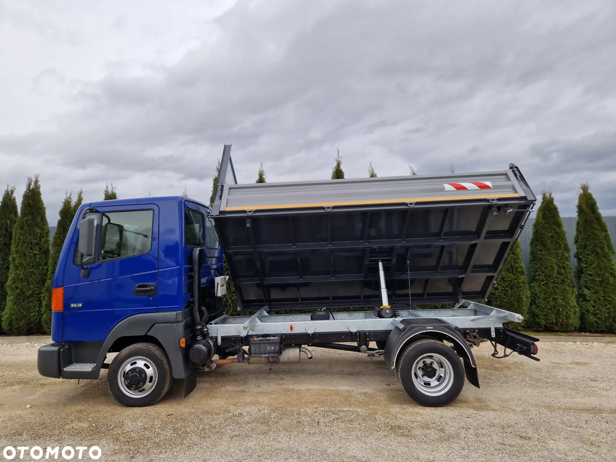 Nissan Atleon 3.0 - 26