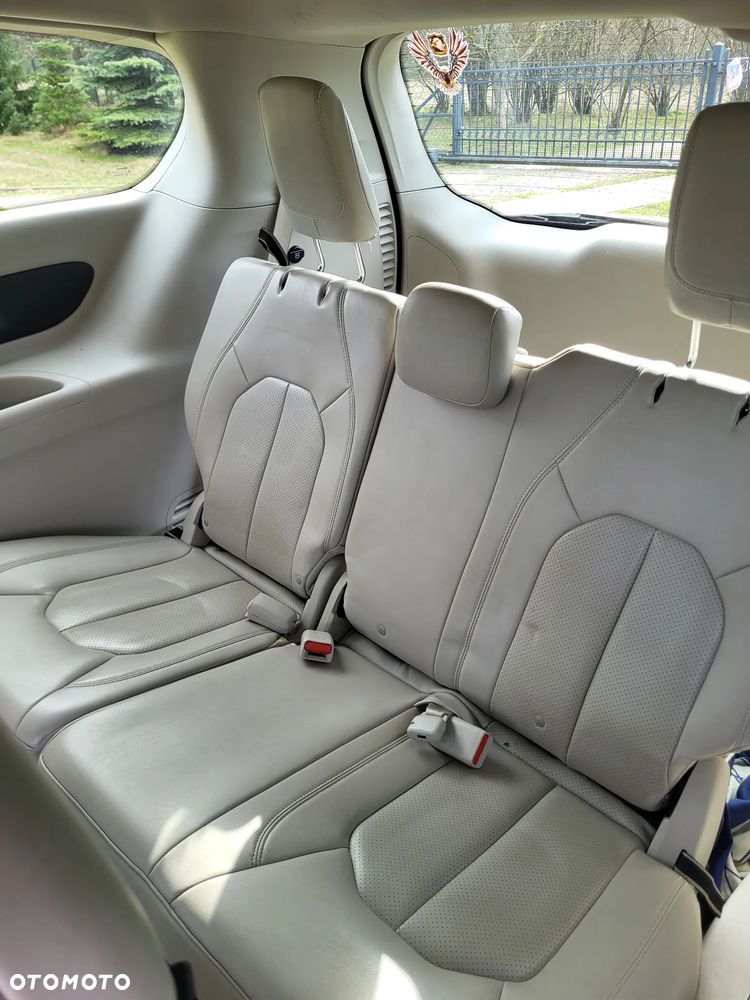 Chrysler Pacifica - 15