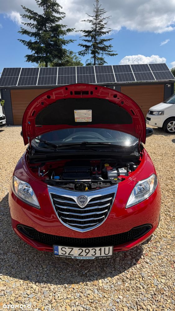 Lancia Ypsilon Y 1.2 8v Black & Red Edition - 32