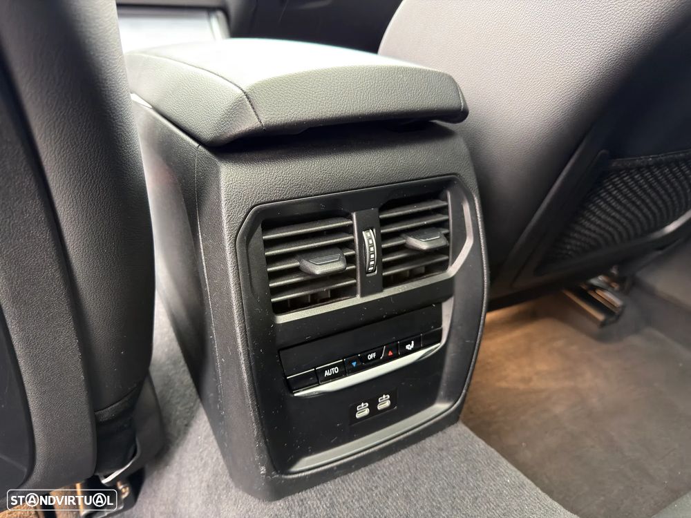 BMW 330 e Pack 50 anos M Auto - 29