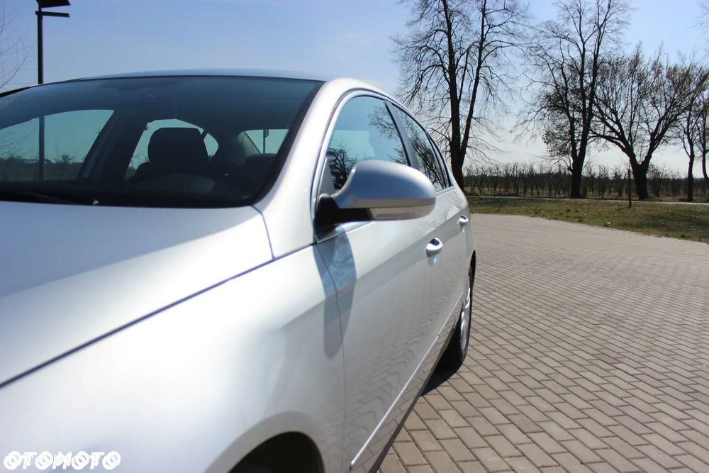 Volkswagen Passat 1.6 FSI Highline - 3