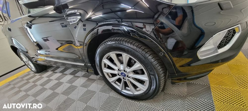 Ford Kuga 2.0 TDCi 4WD Powershift Vignale - 6