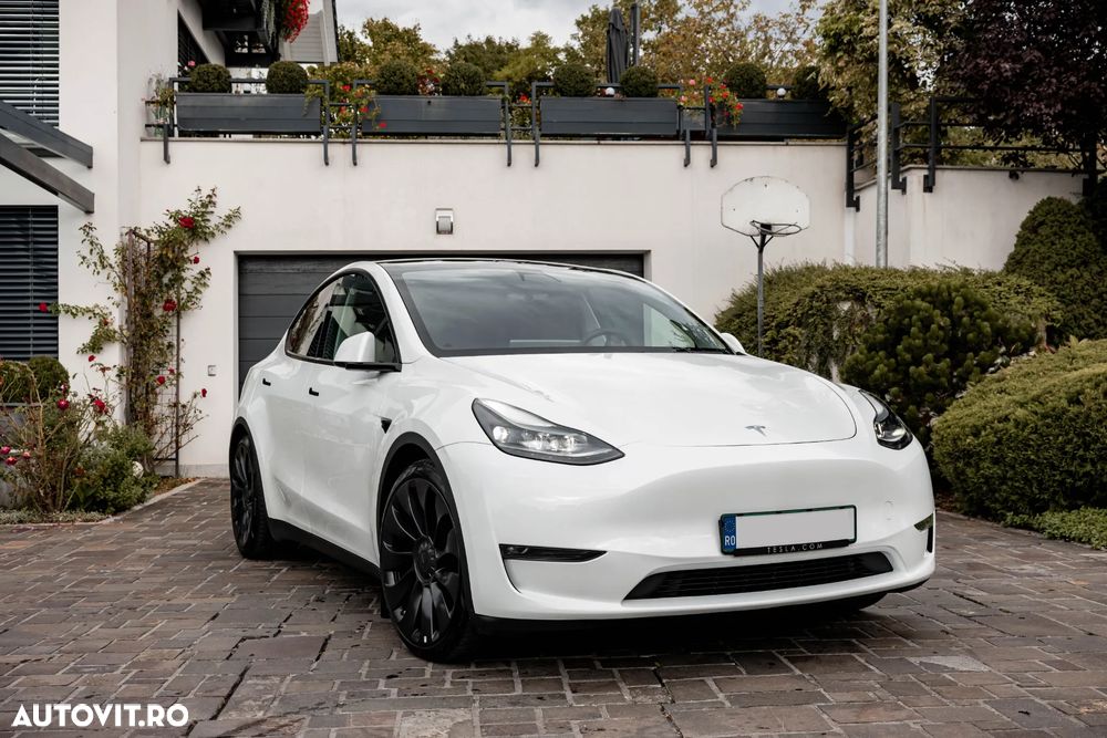 Tesla Model Y Performance Dual Motor AWD - 3