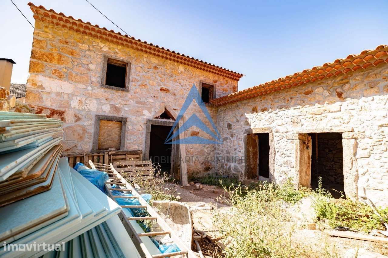 Moradia T3 com piscina - Casa Salazar - Grande imagem: 3/52