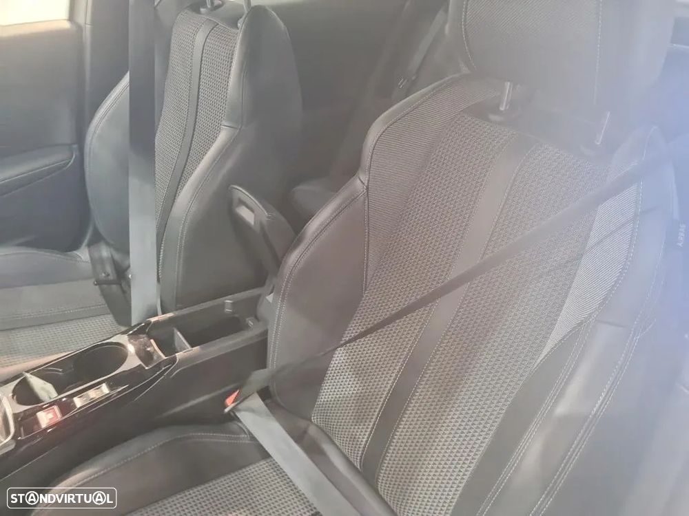 Peugeot 2008 1.5 BlueHDi GT - 8