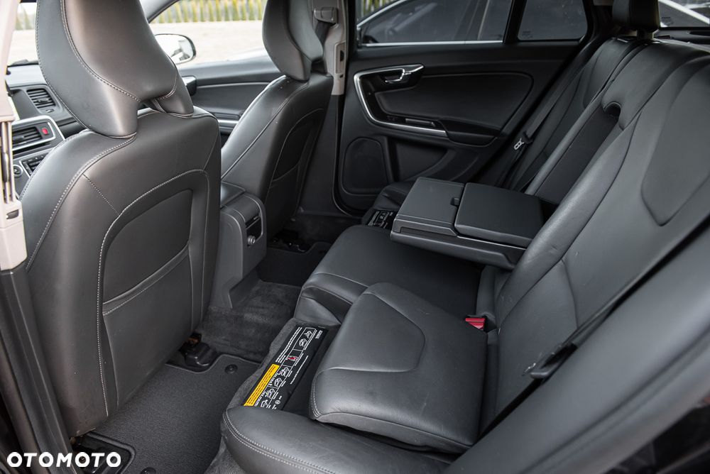 Volvo V60 Cross Country - 27