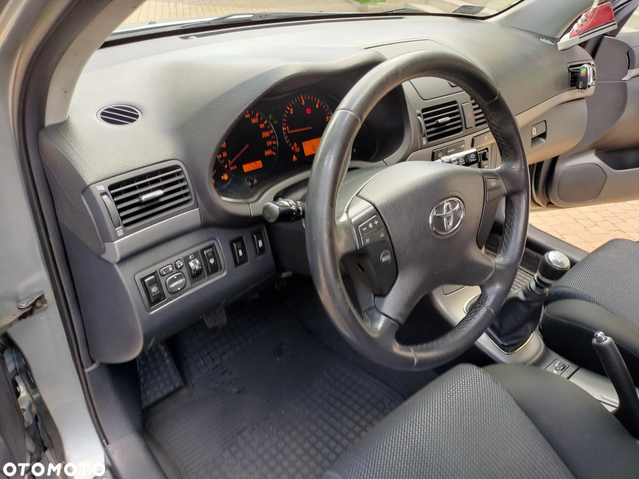 Toyota Avensis 2.0 D-4D Sol+NAVI - 10