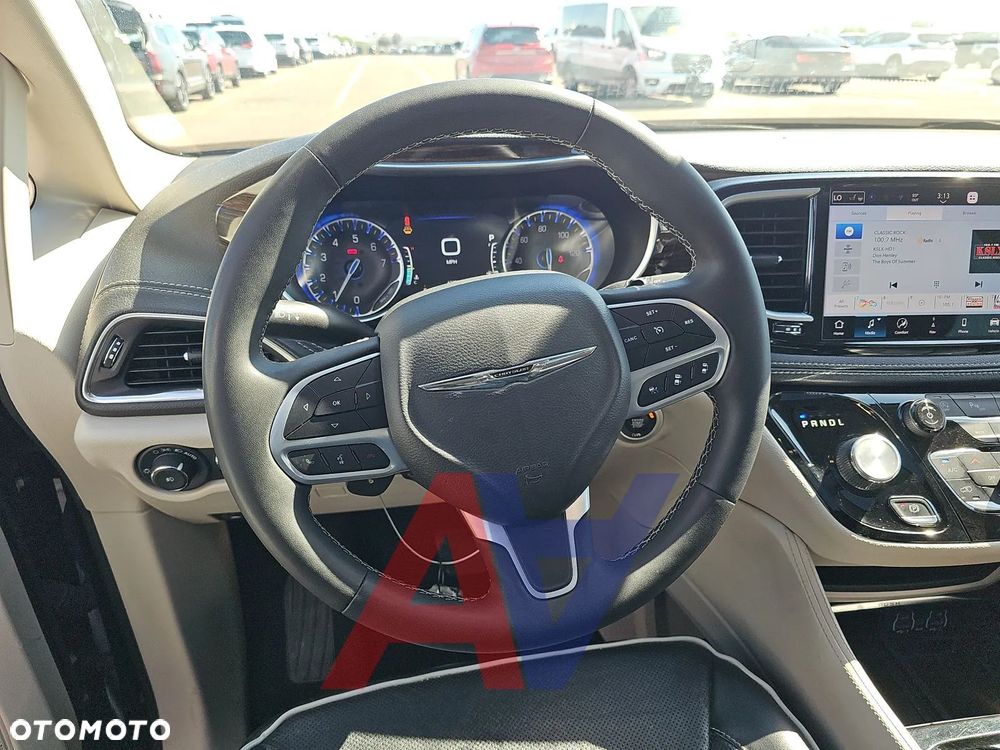 Chrysler Pacifica - 8