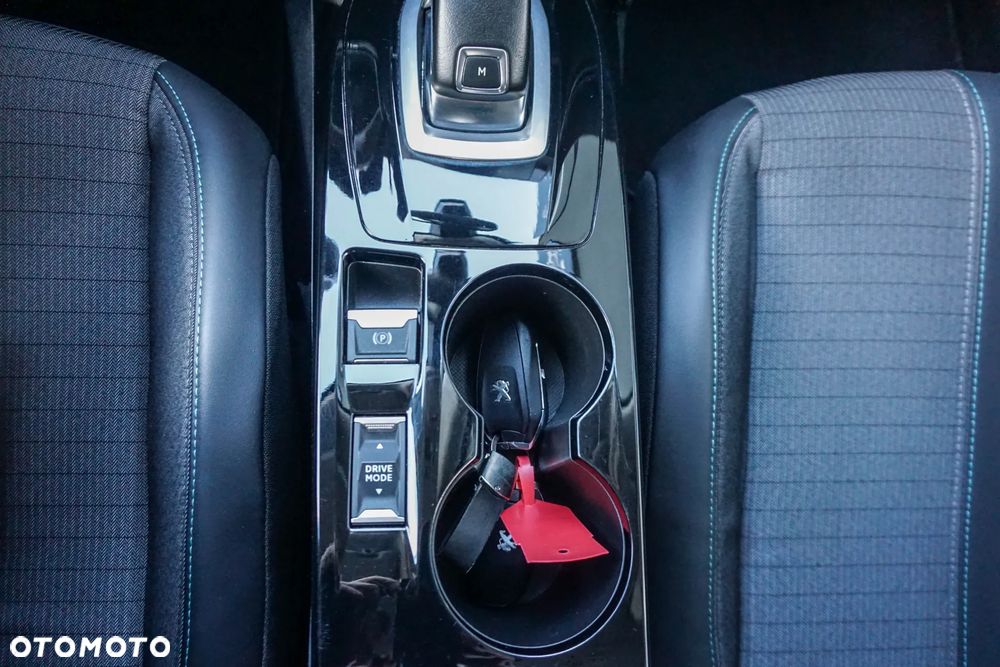 Peugeot 2008 1.2 PureTech Allure Pack S&S EAT8 - 23