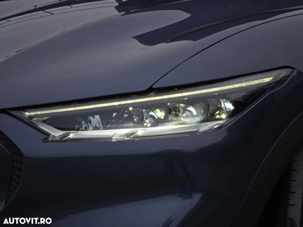 Ford Mustang Mach-E PREMIUM - 24