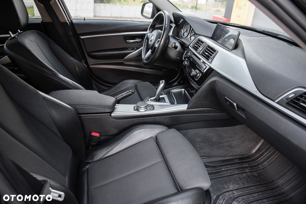 BMW Seria 3 330e iPerformance M Sport - 30