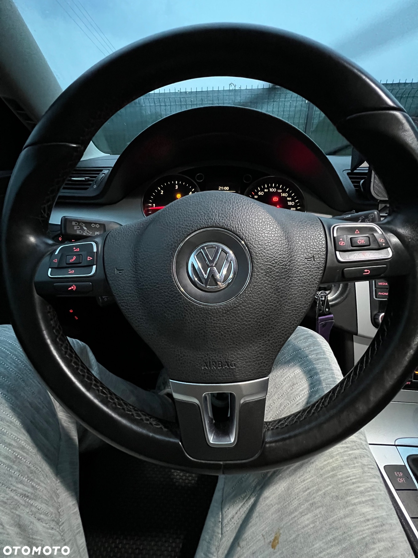 Volkswagen Passat 2.0 TDI Comfortline R-Style - 14