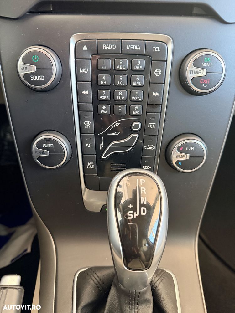 Volvo V40 D3 Geartronic Momentum - 28