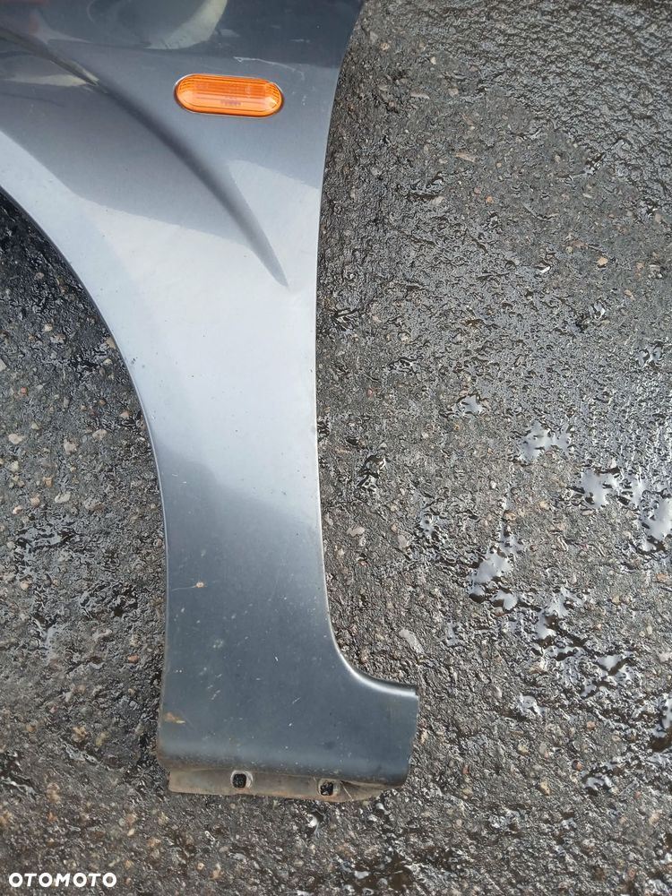 Ford Fiesta Mk6 Błotnik lewy - 4