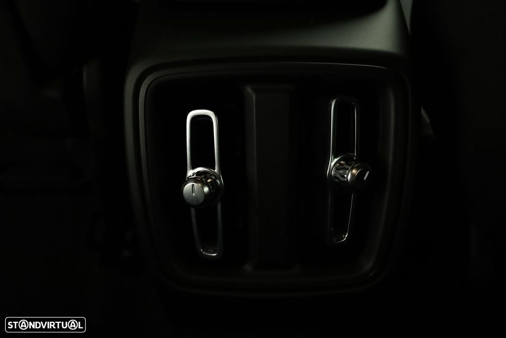 Volvo XC 40 1.5 T2 Plus Dark Auto - 25