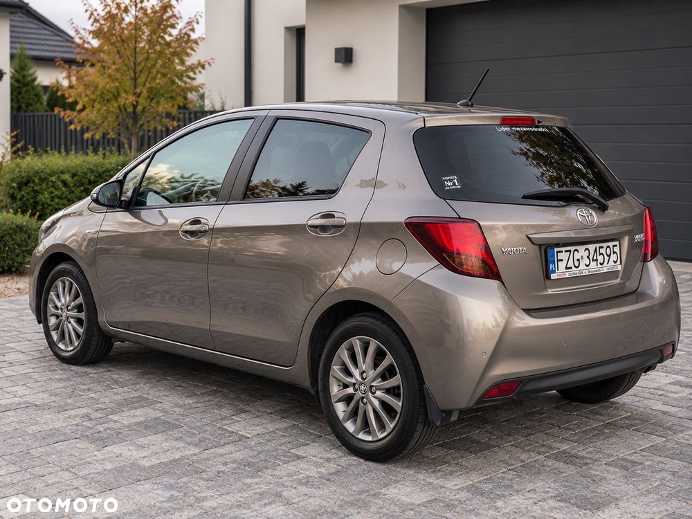Toyota Yaris 1.33 Premium EU6 - 6