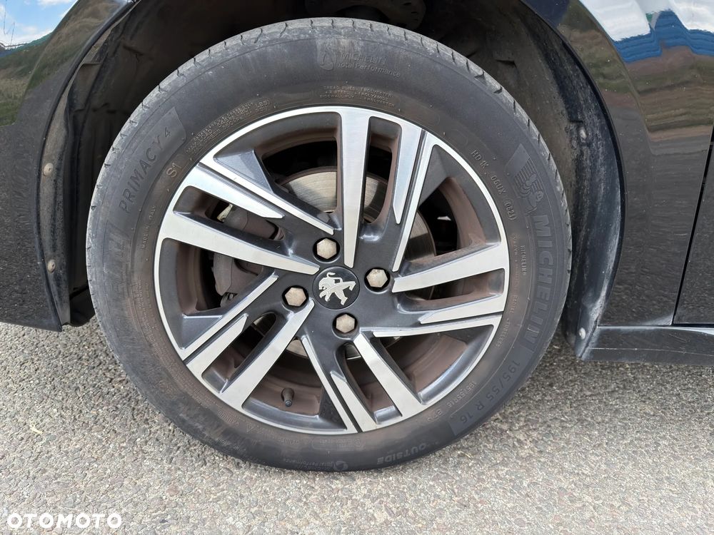 Peugeot 208 - 16