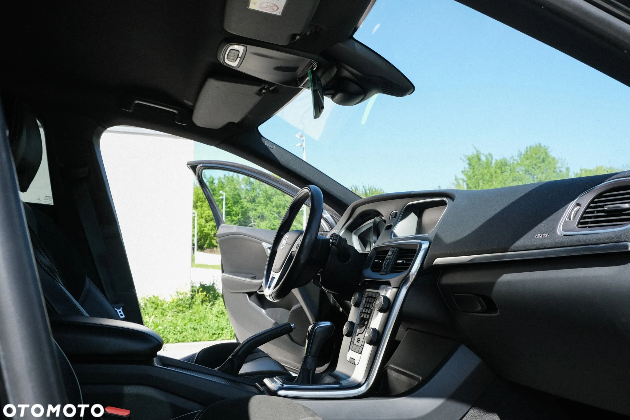 Volvo V40 D4 Drive-E R-Design Momentum - 17